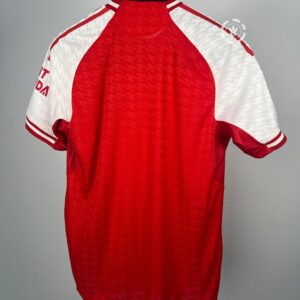 Maillot Arsenal Domicile 2025/26 - Adidas-maroc-khouribga-bodyshark