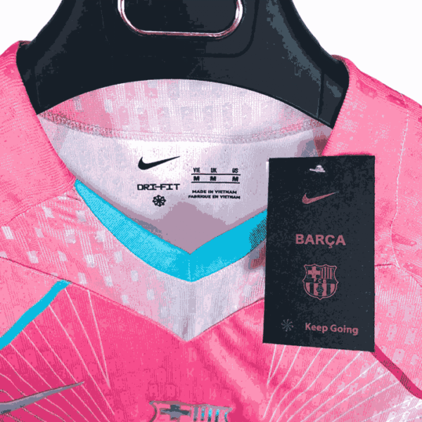 maillot_officiel_fc_barcelone_pink_kit_2025_nike_maroc_khouribga_bodyshark